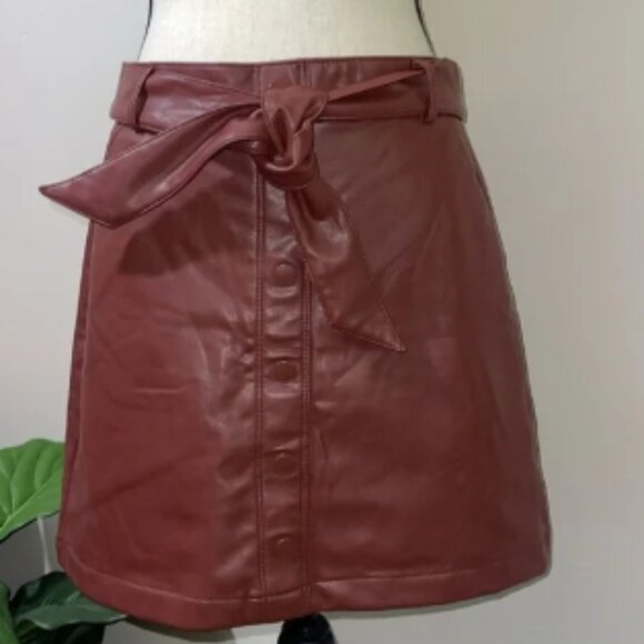 Abercrombie & Fitch Brown Vegan Faux Leather Mini Skirt Sz. Medium NWOT - Picture 2 of 7